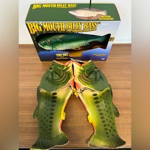 Big Mouth Billy Bass and Rivers Edge bass adult slides size large 11-12